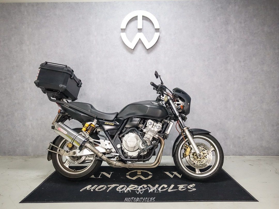 Honda CB400SF Revo