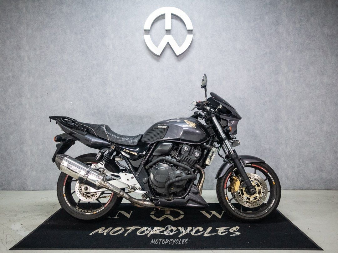 Honda CB400 Super 4 Revo 2